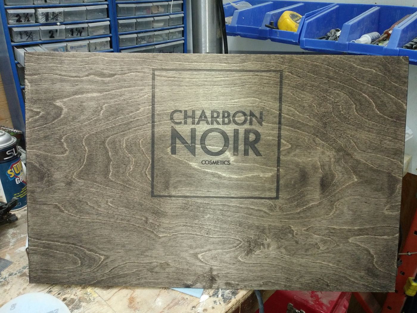 Panneaux et présentoir — Charbon Noir
