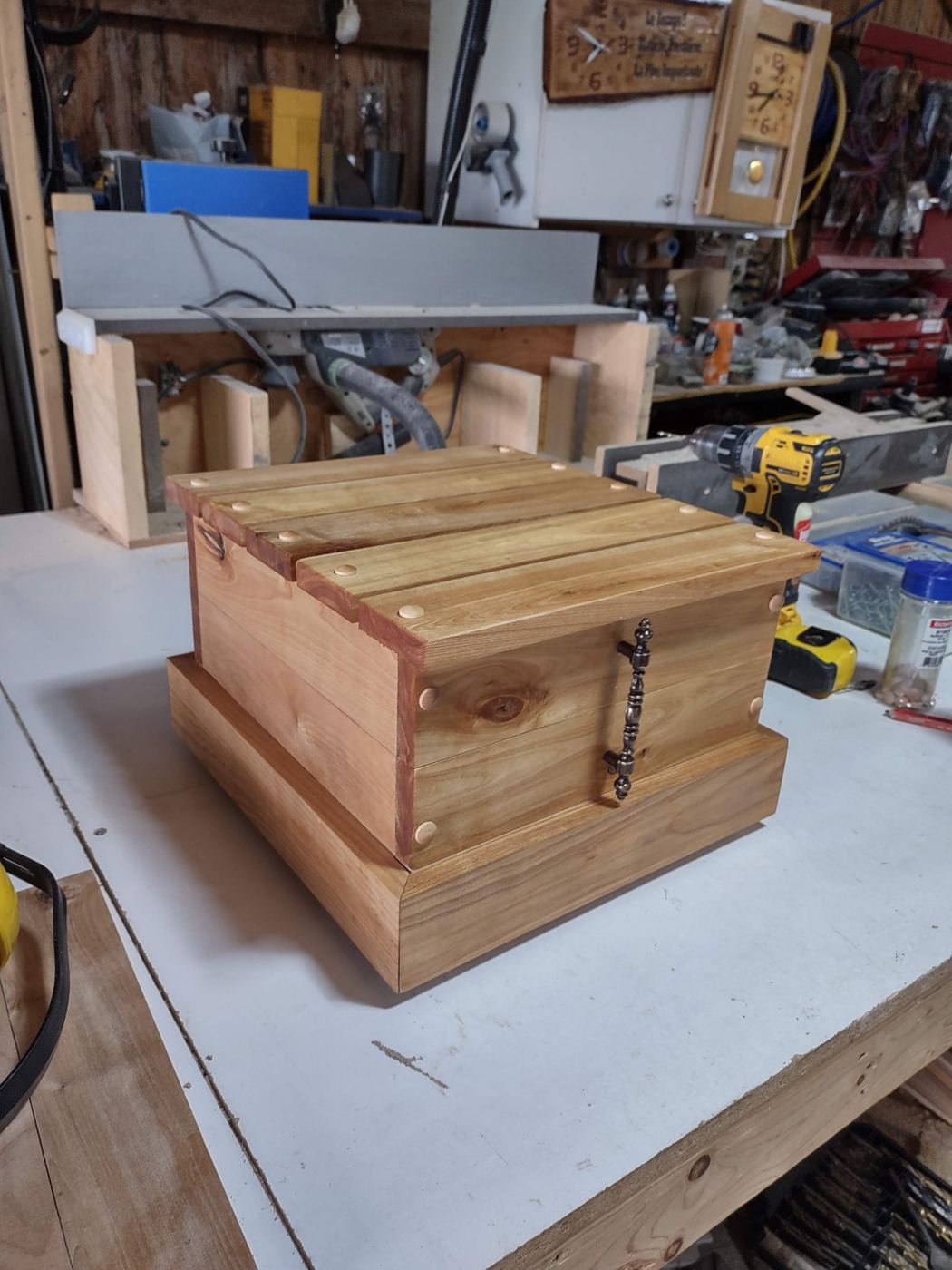 Coffret en bois, poignée en chaîne